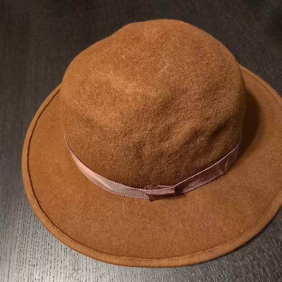 Hat 👒 - Picture 3 of 4